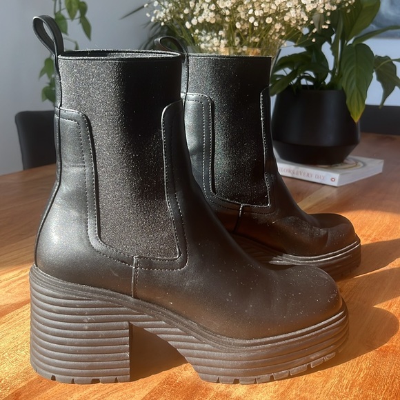 Steve Madden Chelsea boot - Picture 2 of 4